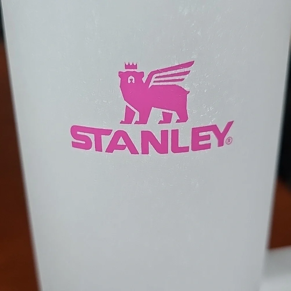 Stanley 30 oz Quencher H2.0 Tumbler - Picture 4 of 5